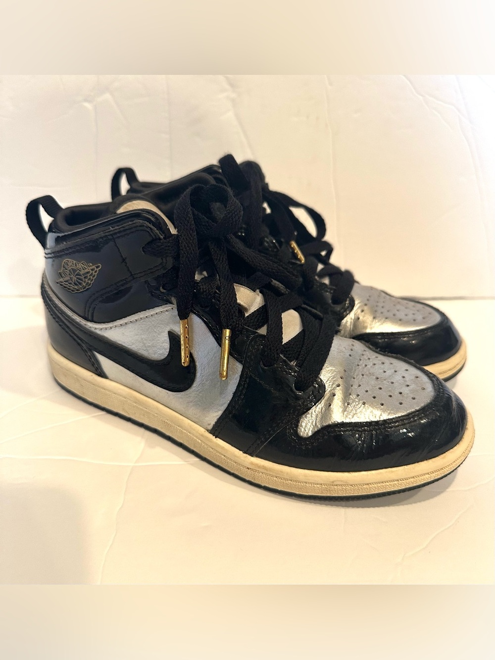 Nike Air Jordan Boys High Top Tennis Shoes Silver And Black Size 2.5Y